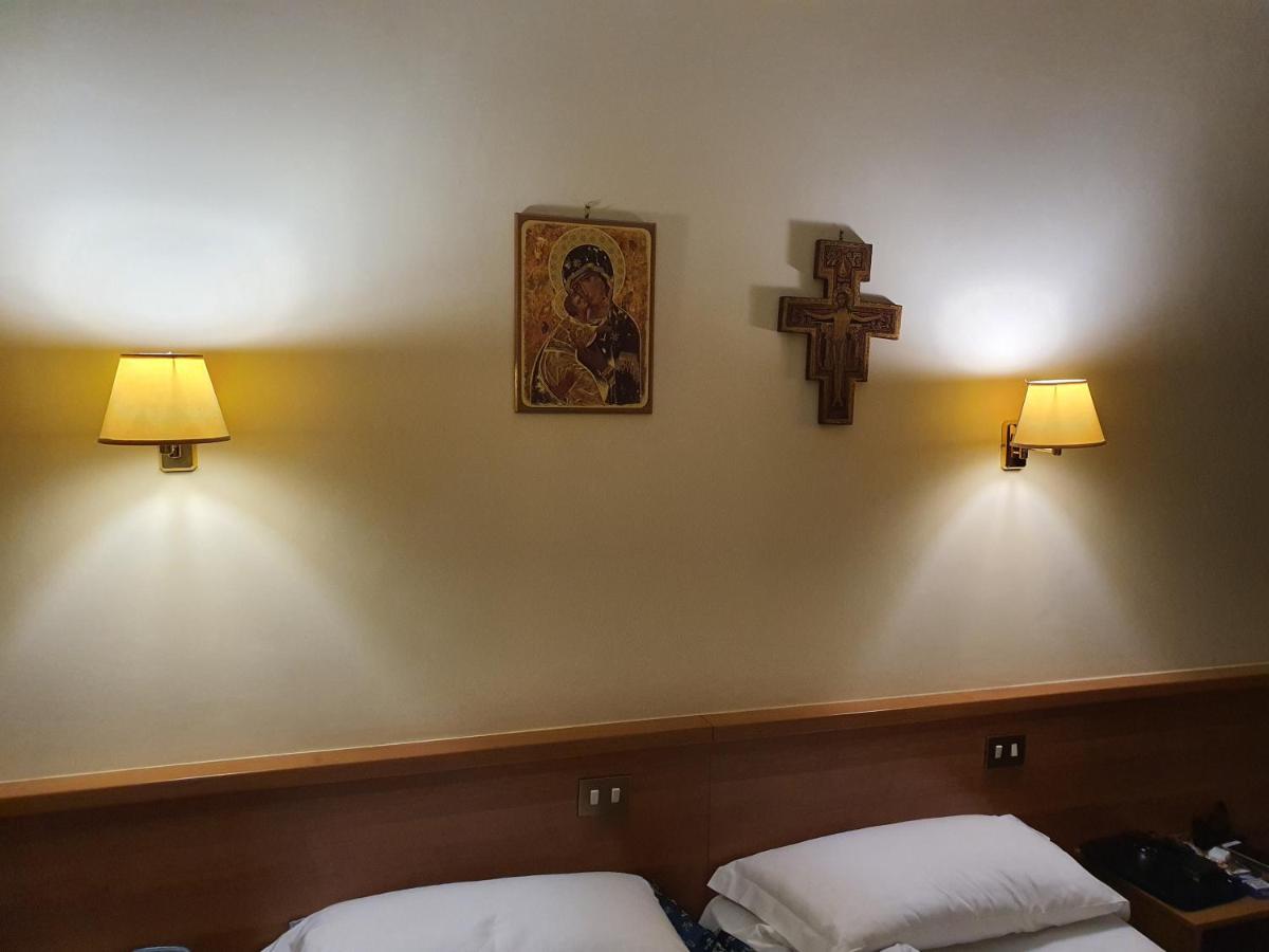 Suore Concezioniste Missionarie - Carmen Salles Frühstückspension Rom
